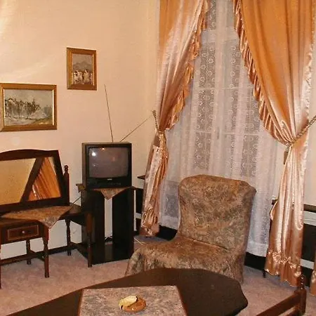 Trivia Antique Sofia