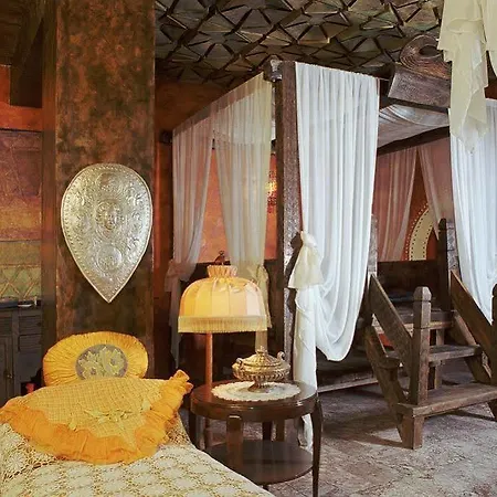 Hotel Trivia Antique