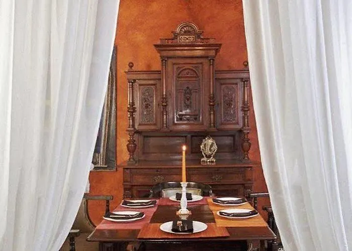 Trivia Antique Sofia