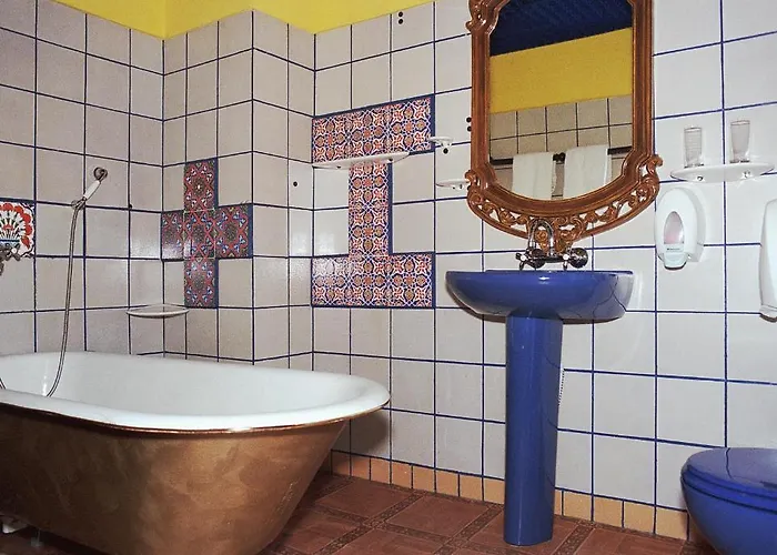 Trivia Antique Sofia