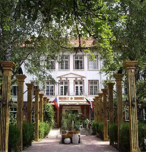 Trivia Antique Sofia