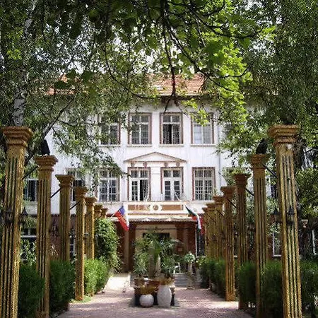 Trivia Antique Sofya